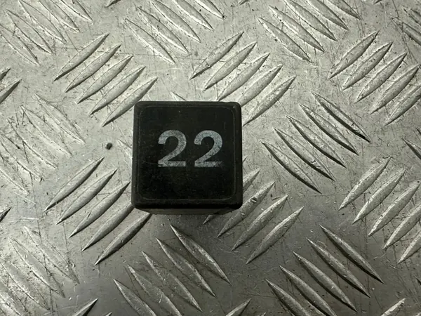 VW Audi Relä 22 image 3