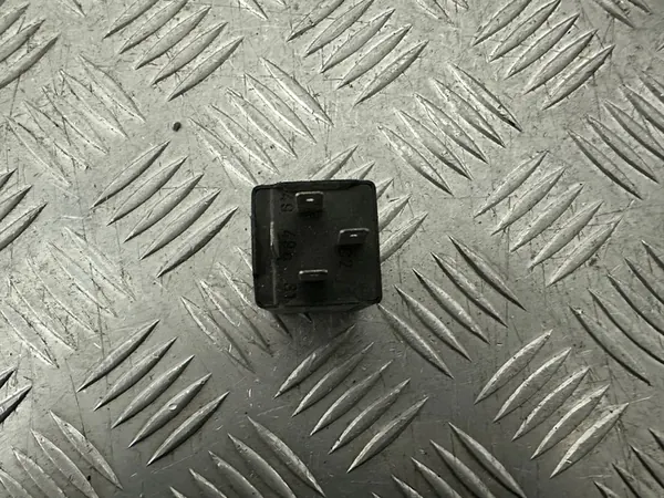 VW Audi Relä 22 image 4