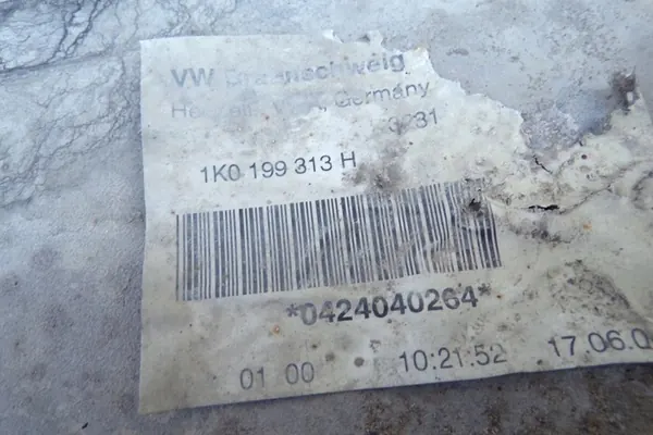 Sottoscocca anteriore VW TOURAN 1K0199313H 1.9L diesel 2004 image 2