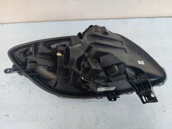 Lámpara delantera Toyota Yaris 2007 811300D120 image 5