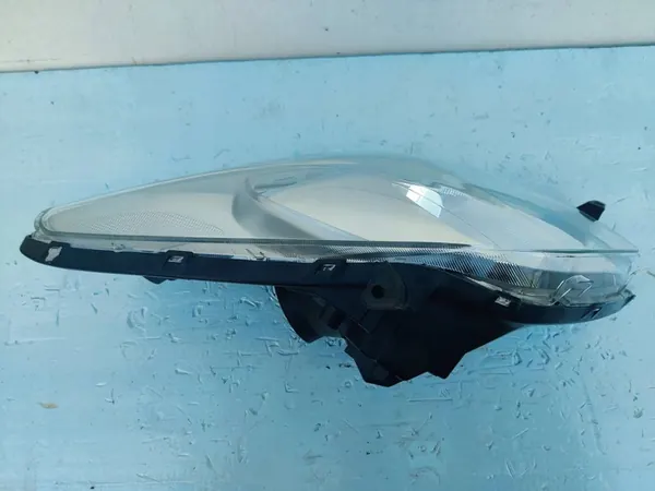 Lámpara delantera Toyota Yaris 2007 811300D120 image 6