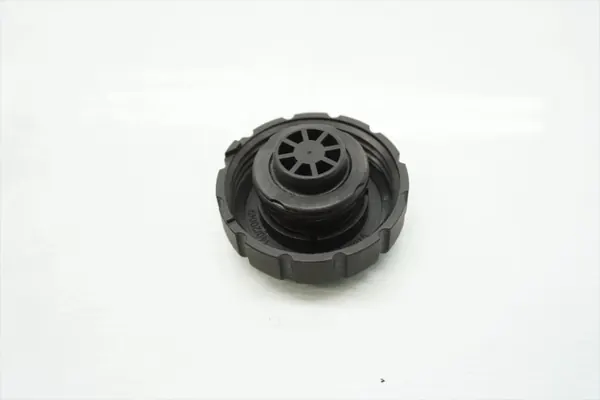 Audi A6 Laajennusastian korkki OEM 2105010615 image 2