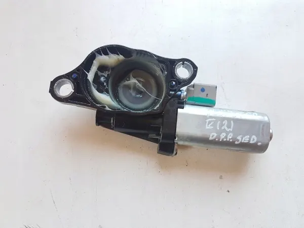 Subaru Forester Sitzmotor OEM 2347672402 image 2