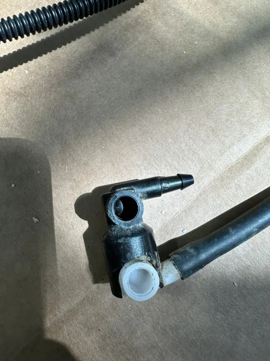 Mercedes-Benz OE spolarvätskeslang - Begagnad image 6