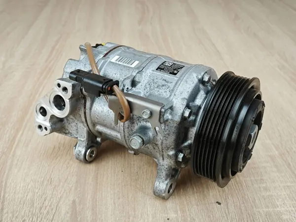 BMW Ilmastointikompressori OEM 9482996 - Käytetty 26km image 4