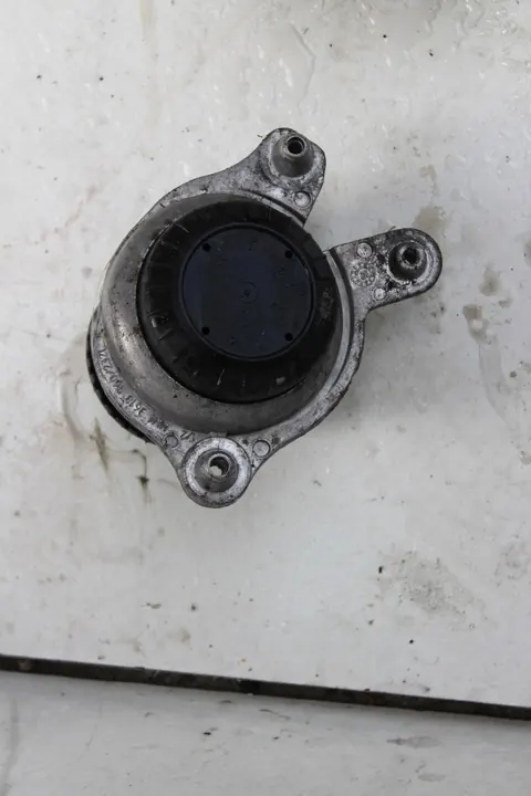 Moottorin tuki Mercedes C-luokka image 2