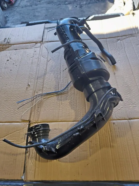 Volvo Luftresonatorrohr OEM 32146151/32298405 image 3