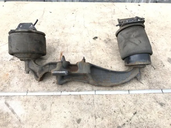 Vasen turvatyynyn kiinnitystuki OEM 1896601 image 2