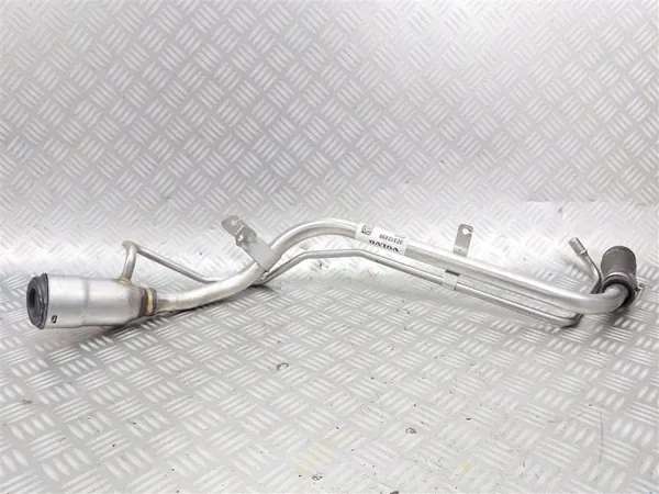 Pescoço de enchimento Volvo OEM 32312499 - Usado image 2