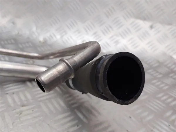 Pescoço de enchimento Volvo OEM 32312499 - Usado image 4