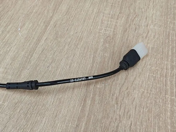 VDC Adapter Slang Links Voor BMW G30 G31 OEM 6869073 image 2