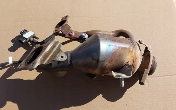 Toyota Yaris Cross 1.5 Hybrid KATALIZATOR OEM image 5