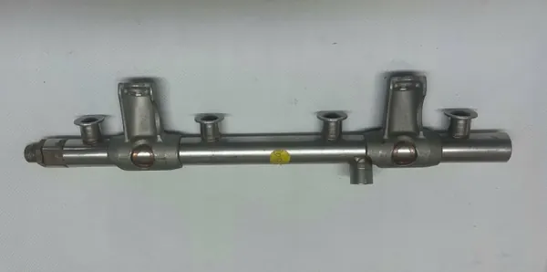Carril de Inyección Audi 2.0 TFSI OEM 06L133317 Usado image 2