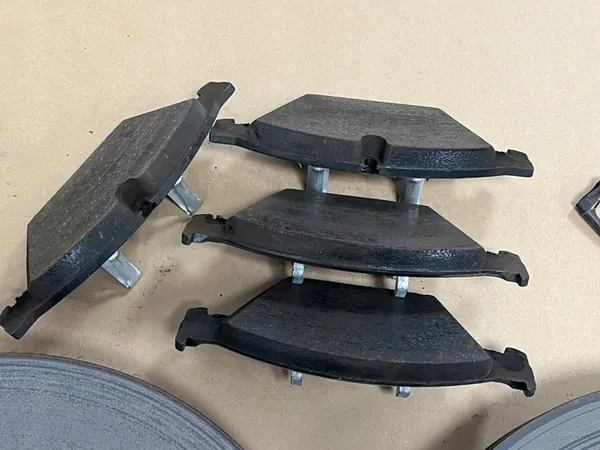 Discos e pastilhas de freio dianteiros AUDI A8 D4 356 mm OEM 4H0615301T image 5