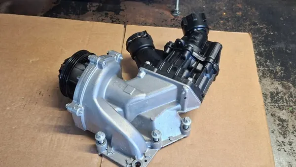 Pompe à eau OEM A6562010100 pour Mercedes-Benz image 10
