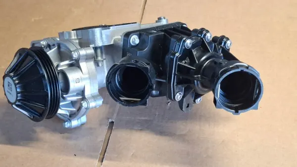 Pompe à eau OEM A6562010100 pour Mercedes-Benz image 7