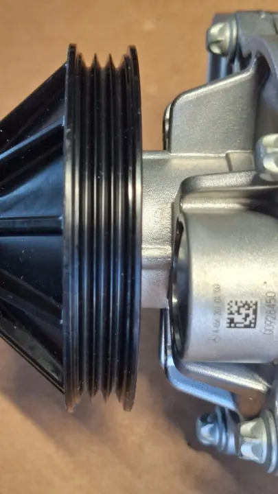 Pompe à eau OEM A6562010100 pour Mercedes-Benz image 8