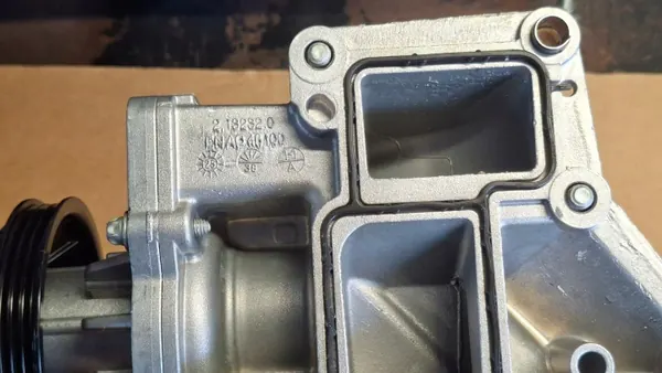 Pompe à eau OEM A6562010100 pour Mercedes-Benz image 9