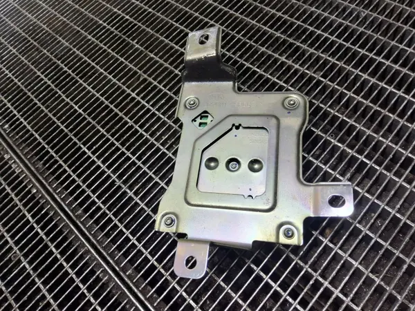 Kia Niro I E-Niro EV 2022 Vahvistinmoduuli OEM 96370Q4150 image 5