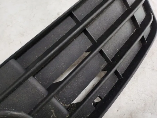 Inserto de parachoques Audi A4 B8 8K0807681A image 4