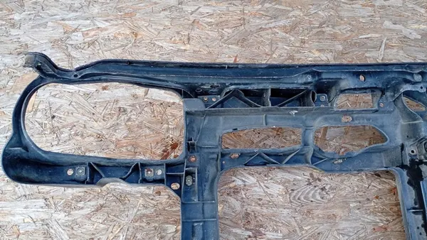 Parachoque dianteiro Volkswagen Golf IV Bora 1.9D image 9