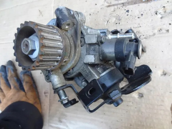 OEM 167007358R ruiskutuspumppu Renaultille image 3