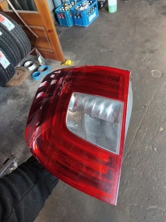 Luz trasera izquierda Skoda Superb II Lift 2013- Kombi 3T9945095B image 2