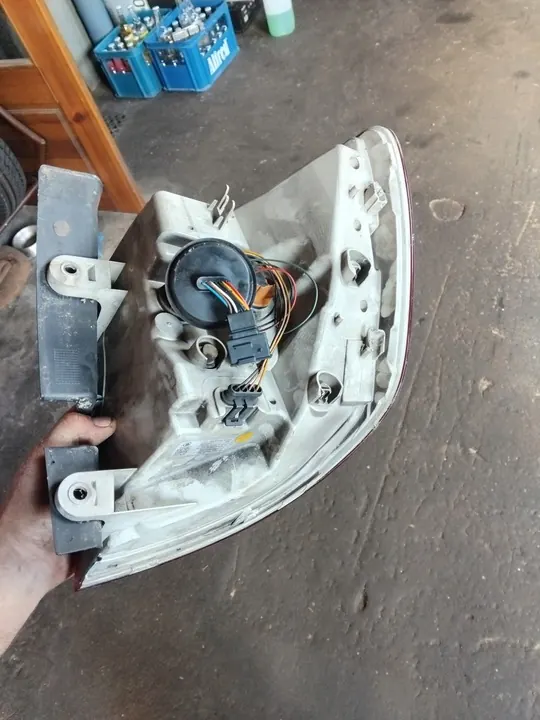 Luz trasera izquierda Skoda Superb II Lift 2013- Kombi 3T9945095B image 4