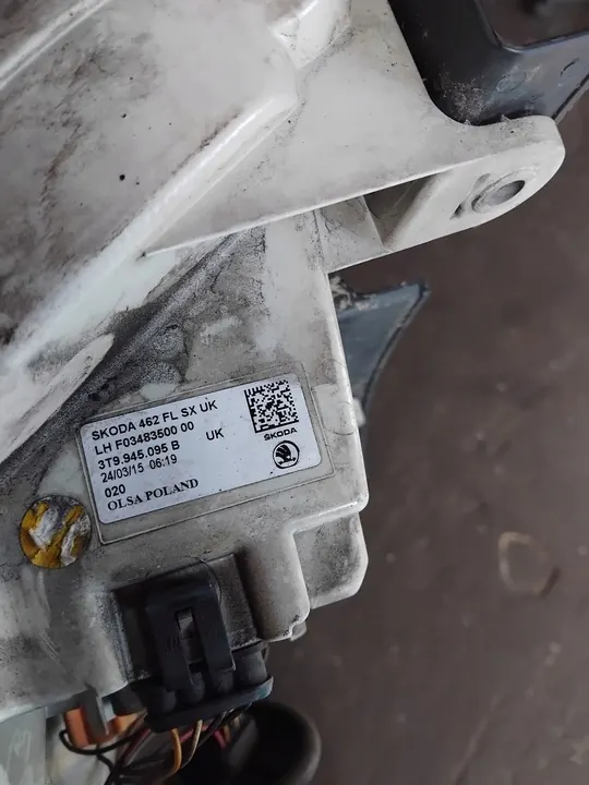 Luz trasera izquierda Skoda Superb II Lift 2013- Kombi 3T9945095B image 6