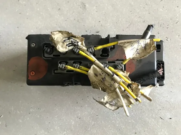 Mercedes W220 central låspump OEM 2208000848 image 2