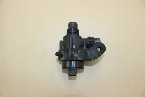 Extra Vattenpump BMW E65 E66 image 2
