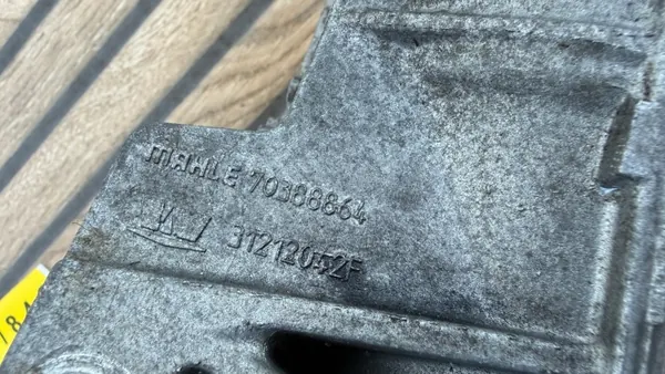 Oljefilterhus OEM 31212042F för Jeep Wrangler image 4