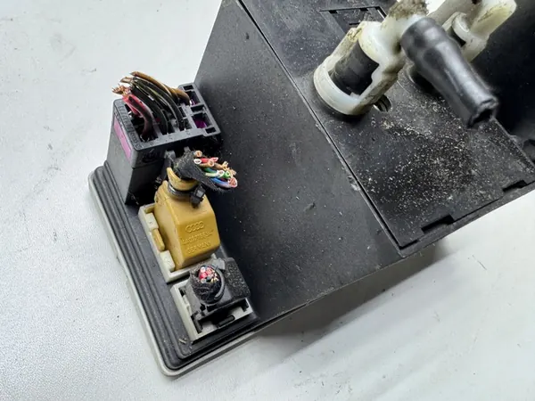 Centrallåsningspump AUDI A3 A4 8L0862257K image 2