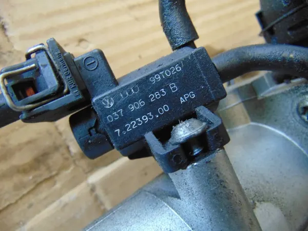 Ansaugkrümmer Drossel komplett Seat Toledo 1.8 image 10