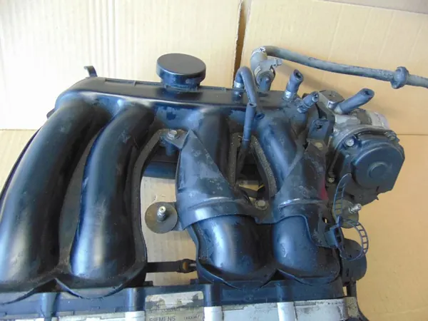 Ansaugkrümmer Drossel komplett Seat Toledo 1.8 image 3