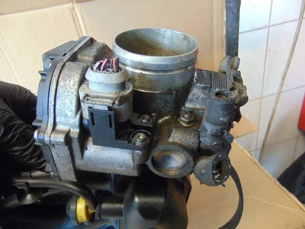 Ansaugkrümmer Drossel komplett Seat Toledo 1.8 image 6