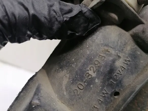 TYC 20-3293-08-2 Farol Direito image 5