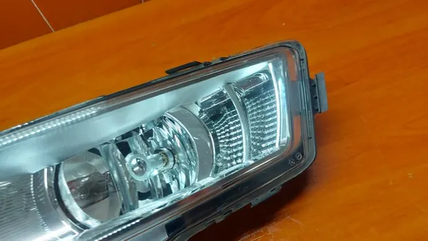 Farol Halógeno Esquerdo Skoda Rapid 12-17 image 10
