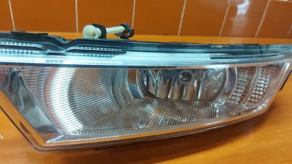 Farol Halógeno Esquerdo Skoda Rapid 12-17 image 4