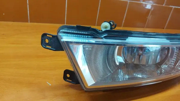 Farol Halógeno Esquerdo Skoda Rapid 12-17 image 5