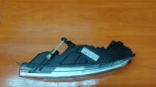 Farol Halógeno Esquerdo Skoda Rapid 12-17 image 8