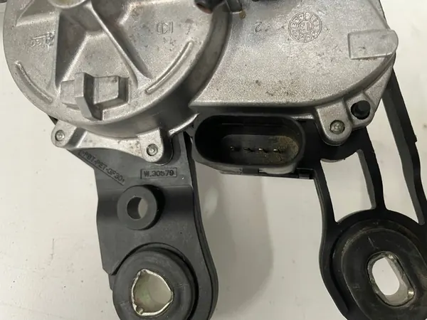 AUDI A3 8V Heckwischermotor 8V0955711A image 3