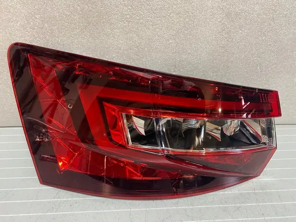 Luz trasera izquierda Skoda OE 3V9945207 image 2