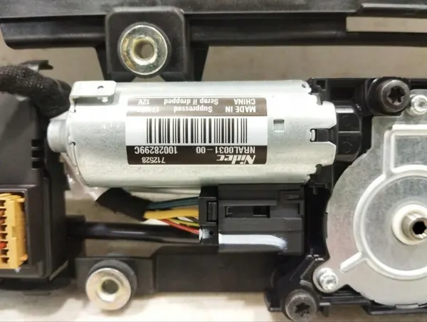 Glastak Porsche Panamera 2018 OEM 971877051 image 6
