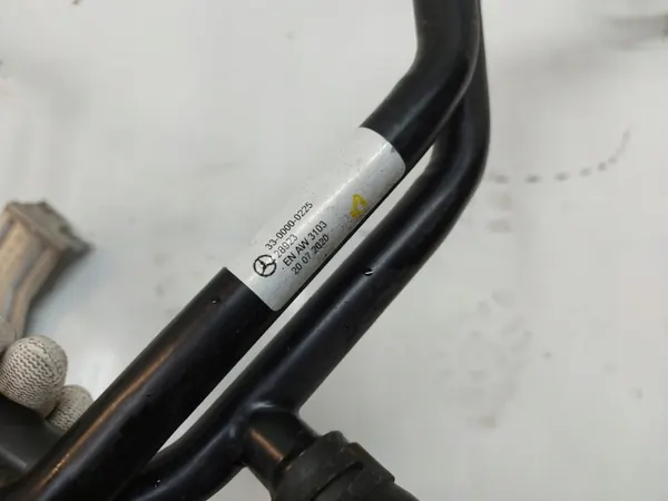 Mercedes EQC 400 vattenrör OEM A2935010000 image 4