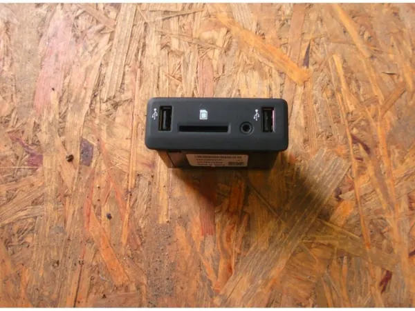 USB AUX SD-modul OEM 280238265R för Renault image 2