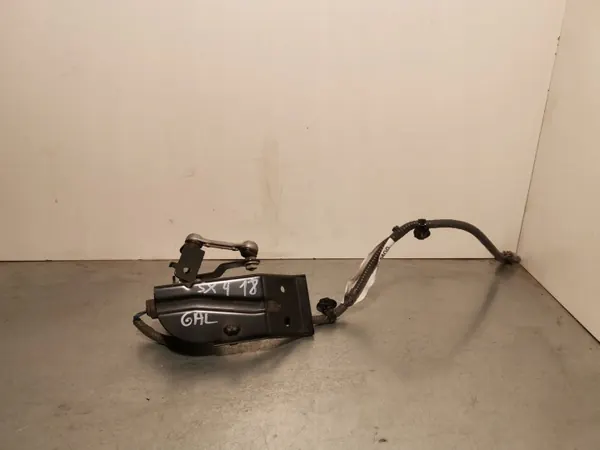 Suzuki SX4 S-Cross Koplampniveausensor OEM A2339082 image 2