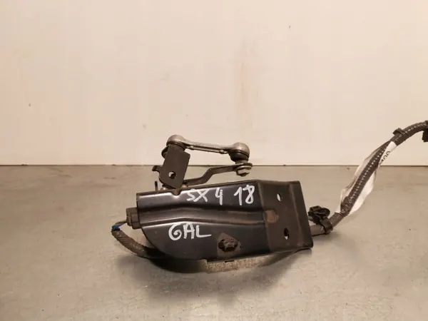 Suzuki SX4 S-Cross Koplampniveausensor OEM A2339082 image 3