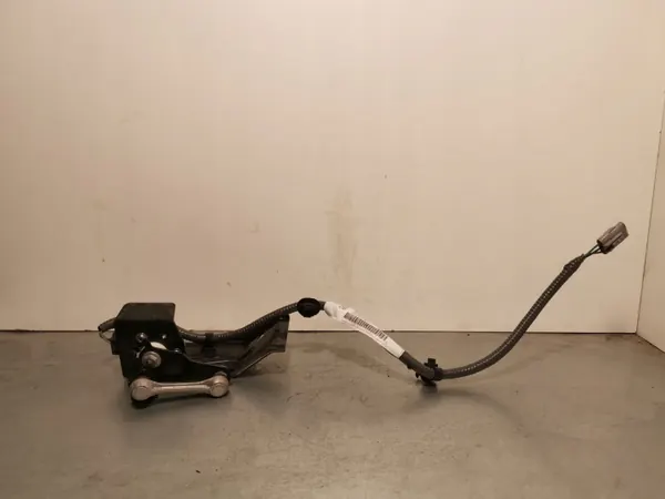 Suzuki SX4 S-Cross Koplampniveausensor OEM A2339082 image 4