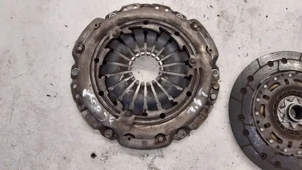 Kytkinpainelevy Opel Astra J 1.4T image 2